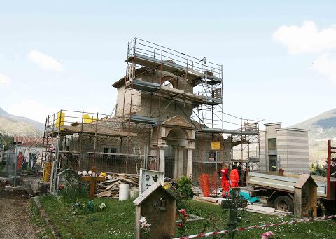 Il luogo dove i due operai morirono in seguito al crollo nel cantiere del cimitero di Prossedi