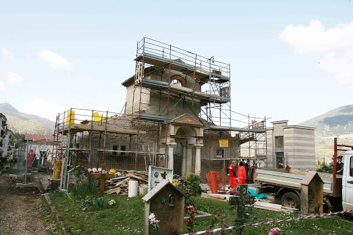 Il luogo dove i due operai morirono in seguito al crollo nel cantiere del cimitero di Prossedi