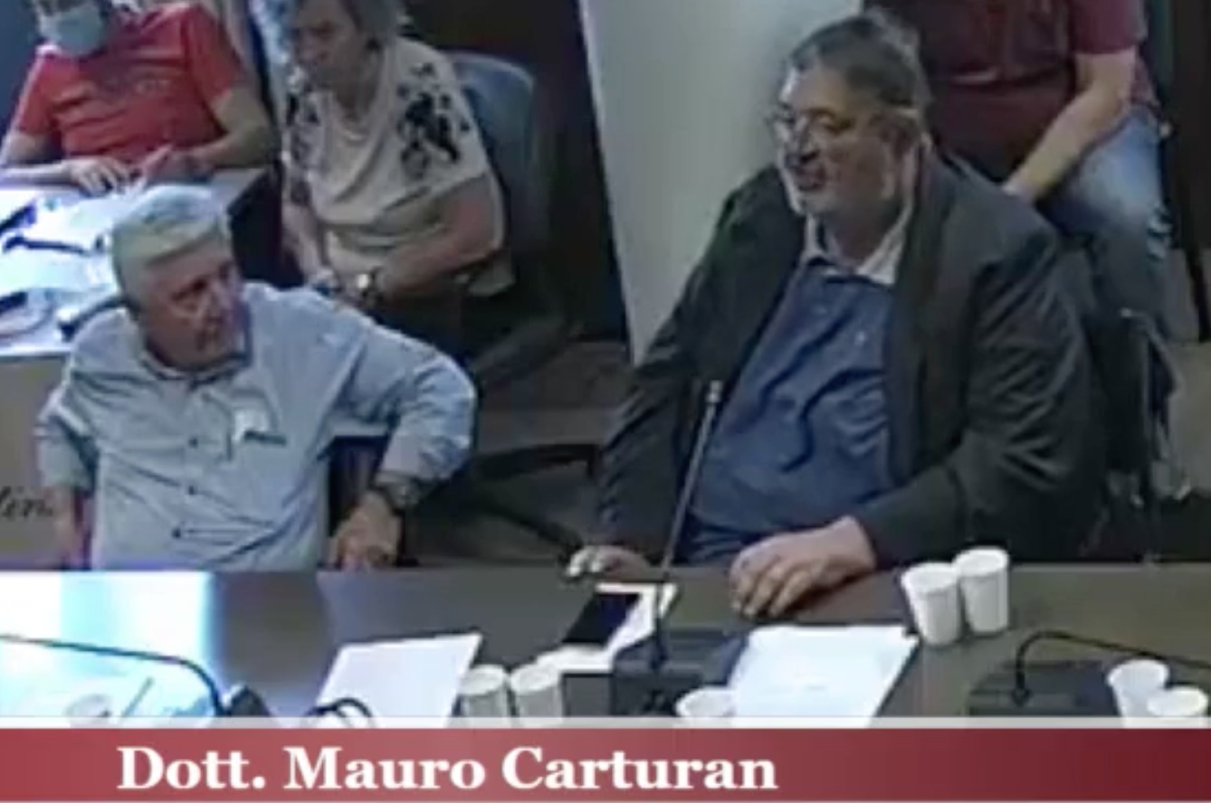 Mauro Carturan, il Sindaco di Cisterna durante il Consiglio Comunale