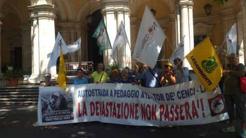 Un’immagine dal Presidio tenuto di fronte al Mit il 29 giugno 2019