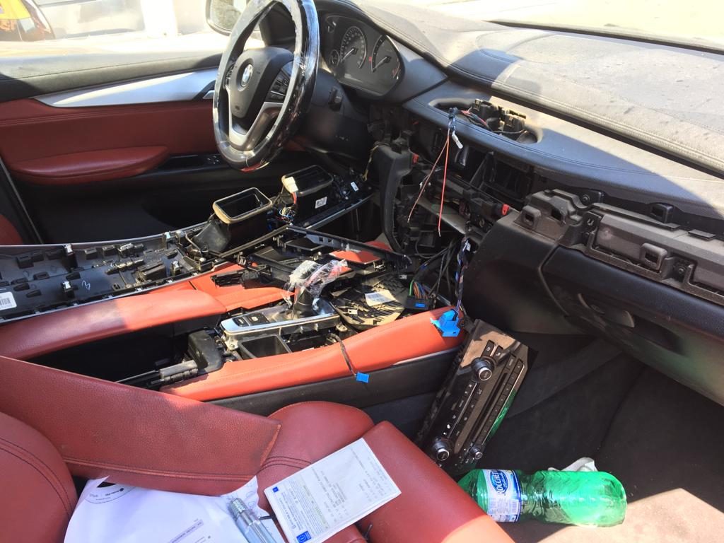 Una delle auto razziate stanotte nella concessionaria "L'automobile" sulla Pontina, nel Comune di Cisterna di Latina