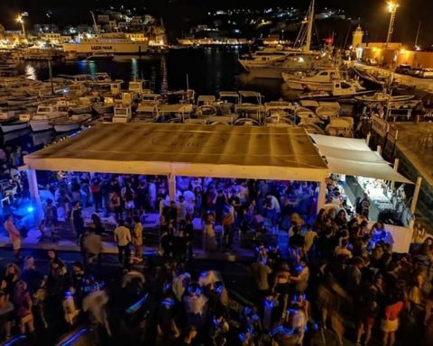 Blue-Moon-Cocktail-Bar-Ponza-02