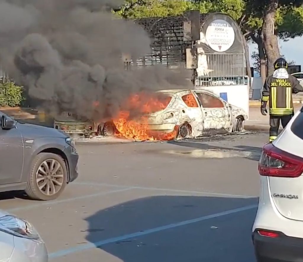AUTO A FUOCO A LARGO PAONE, FORMIA