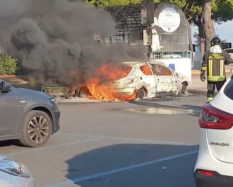 AUTO A FUOCO A LARGO PAONE, FORMIA