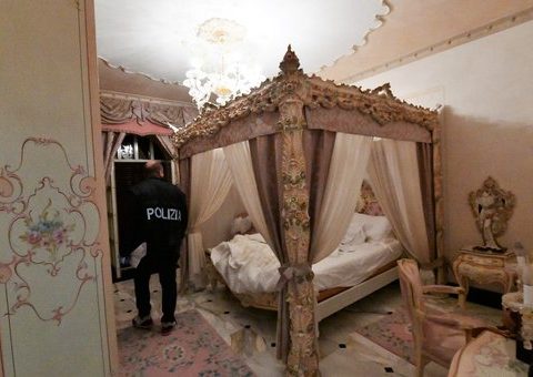 Gli interni della Villa di Via Roccabernarda sequestrata al Clan Casamonica