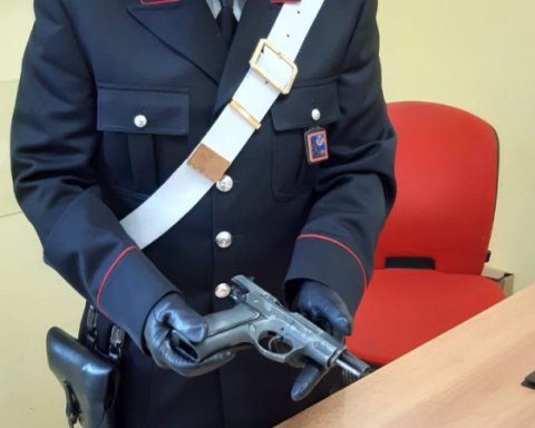 Il materiale sequestrato dai Carabinieri