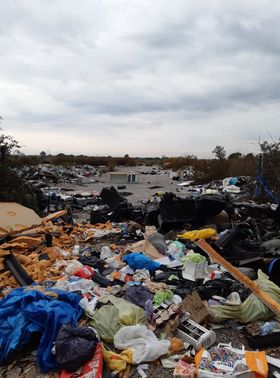Al Karama 2, dove dovrebbe sorgere il nuovo campo rom, proprio accanto a quello attualmente occupato