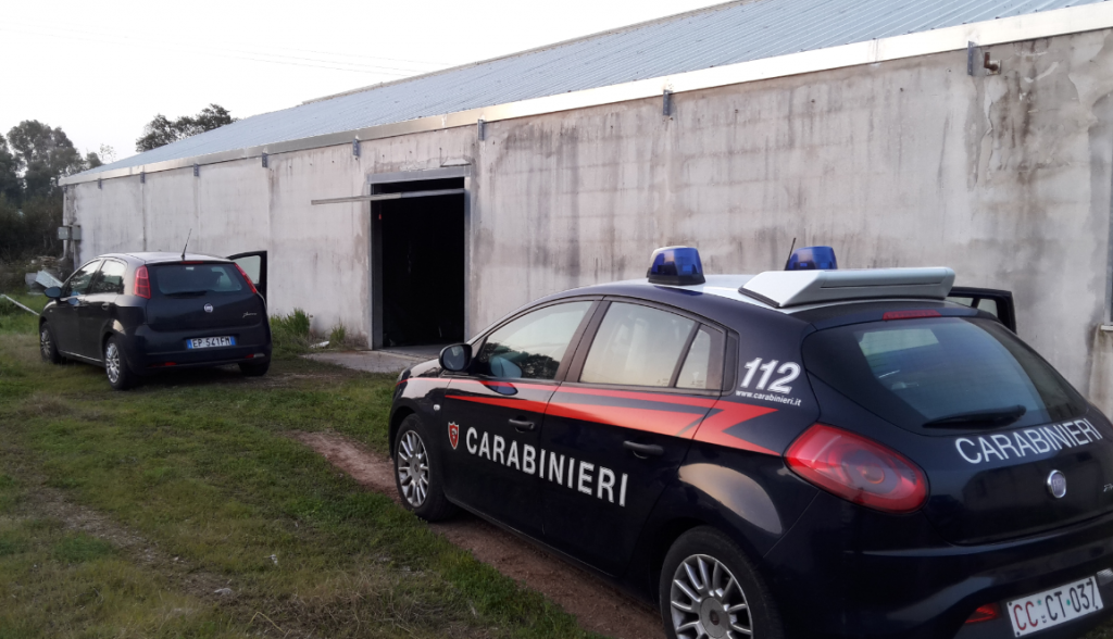 Uno dei tanti magazzini nei quali veniva allestito il deposito clandestino