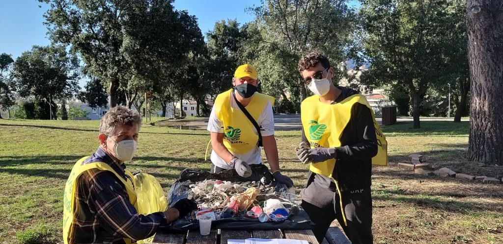 Gli attivisti di Legambiente Terracina