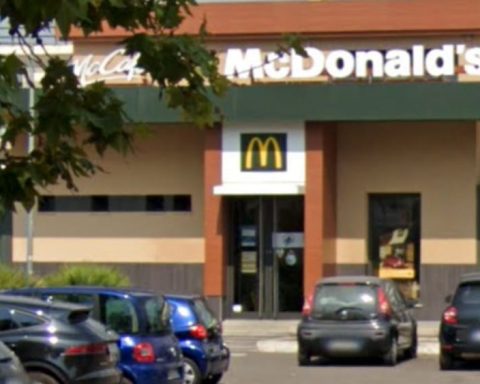 Il Mcdonalds di Via Romagnoli dove è avvenuta la tentata estorsione