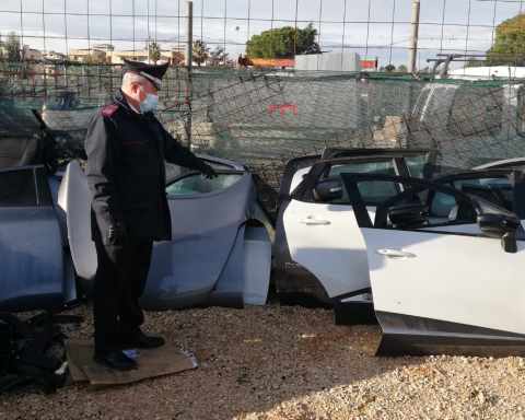 La carrozzeria abusiva scoperta dai Carabinieri ad Aprilia