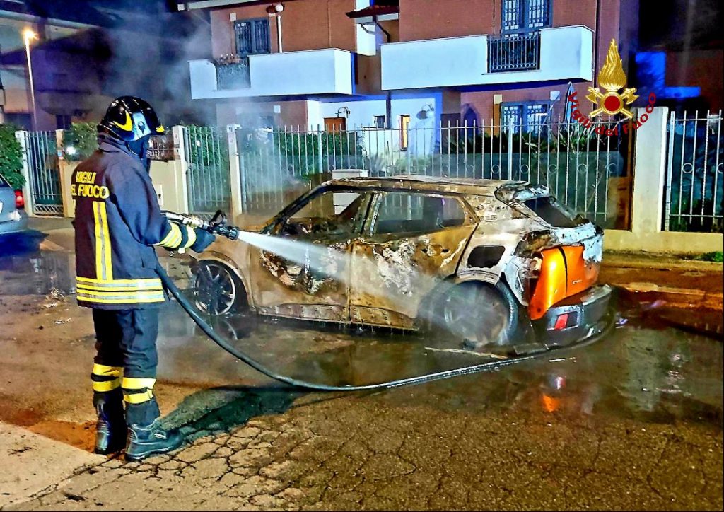 AUTO INCENDIATA2
