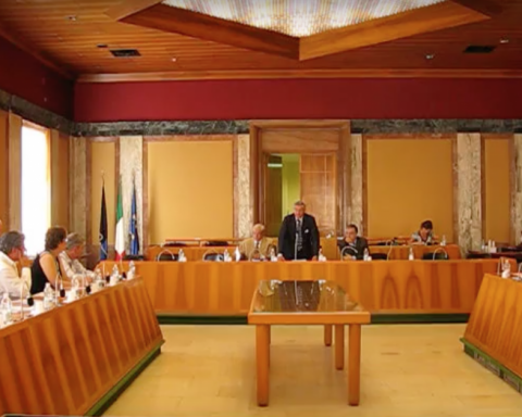 Un intervento di Vincenzo Zaccheo in Consiglio Comunale di Latina quando era il primo cittadino