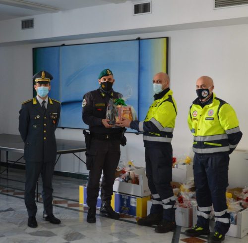foto consegna spesa solidale