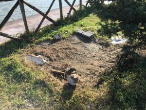 Il punto a Rio Martino su cui per anni è stato lasciato il masso calcareo con l'impronta di dinosauro