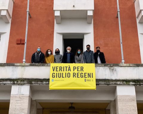 striscione giulio regeni latina, gruppo