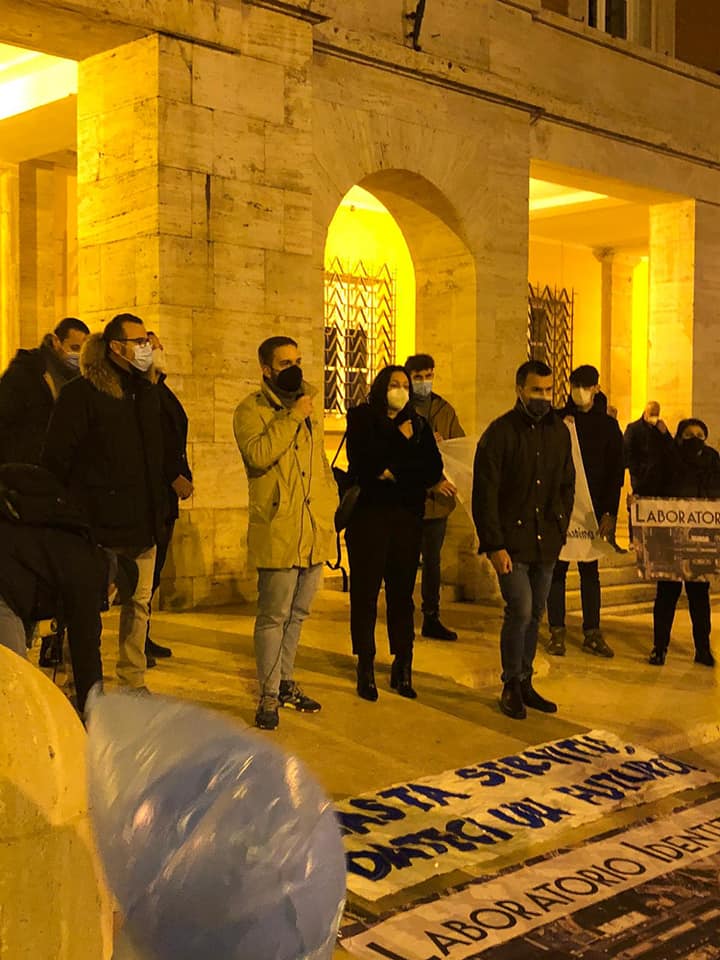 Giovanna Miele alla manifestazione contro la discarica di Latina