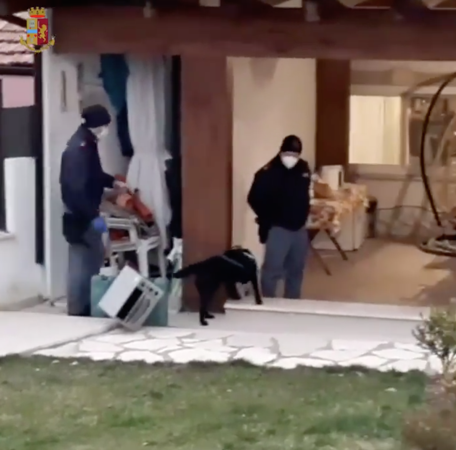 Una delle perquisizione della Polizia di Stato durante l'operazione Reset