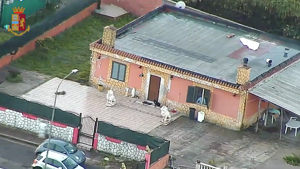 La casa in Via Moncenisio destinataria dell'ordine di demolizione