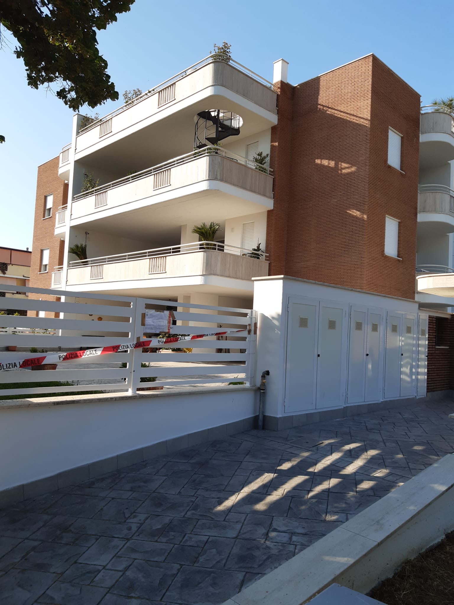 La palazzina in Via La Spezia sequestrata dalla Polizia Locale di Latina