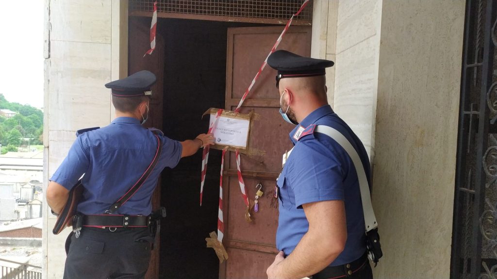 Alcune fasi del sopralluogo eseguito dai Carabinieri
