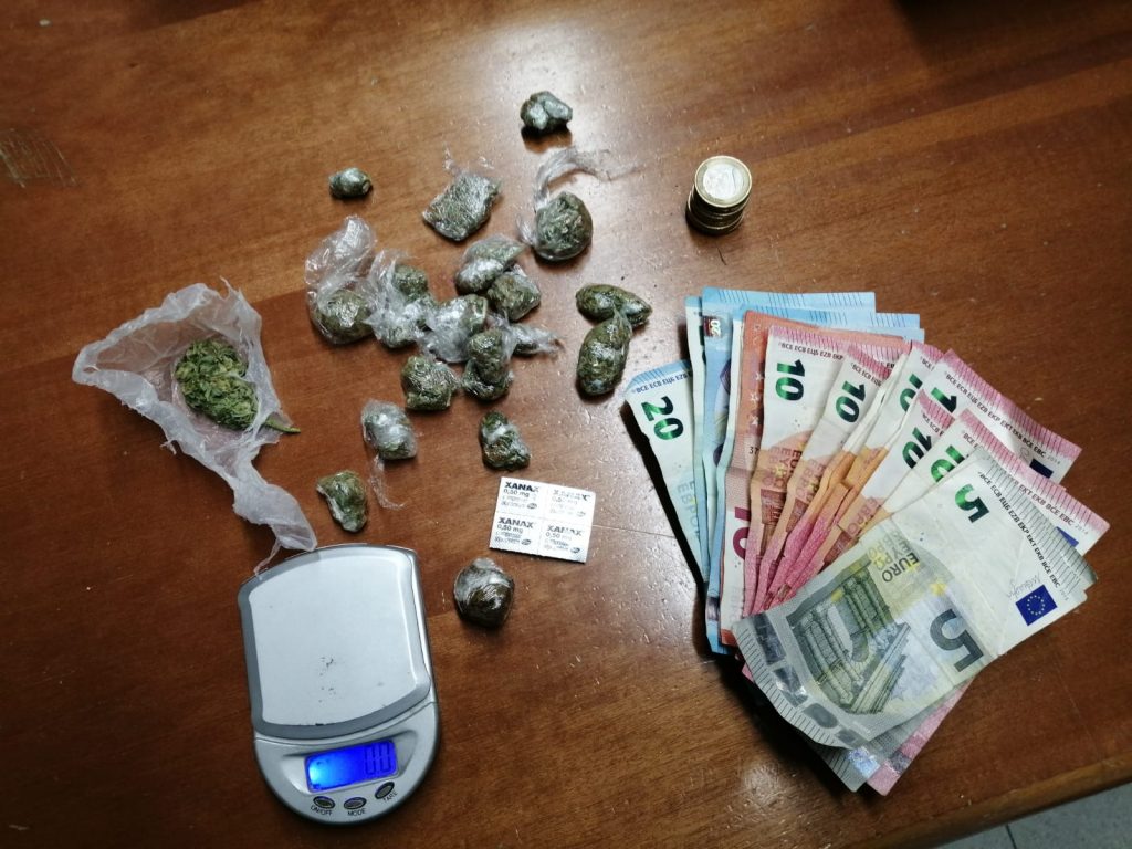 Sostanze stupefacenti e contanti sottoposti a sequestro