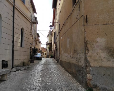 Una delle immagini postate sul profilo non ufficlae del Sindaco Bilancio in cui un cittadino le chiede in merito a un problema di viabilità in Via Pagani