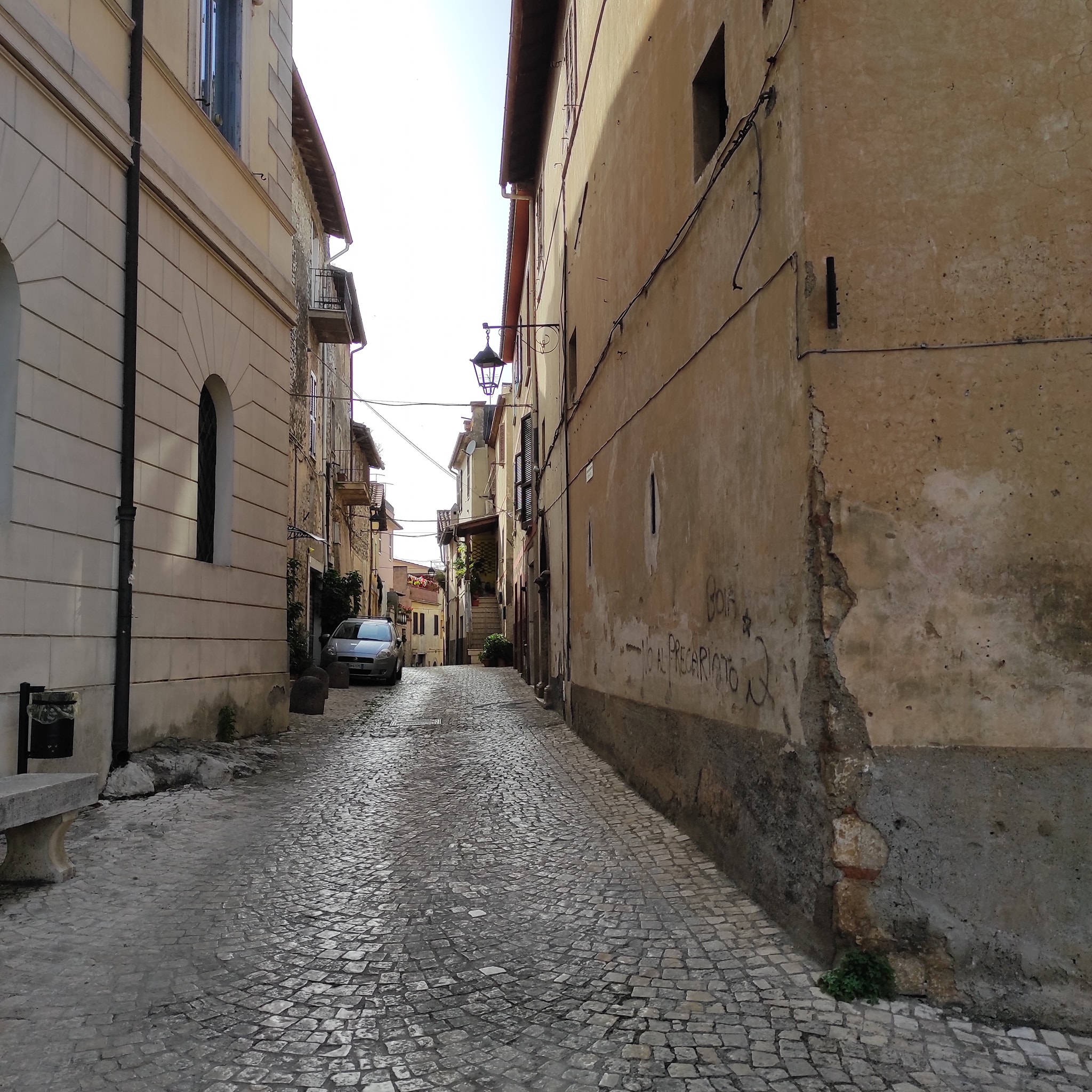 Una delle immagini postate sul profilo non ufficlae del Sindaco Bilancio in cui un cittadino le chiede in merito a un problema di viabilità in Via Pagani