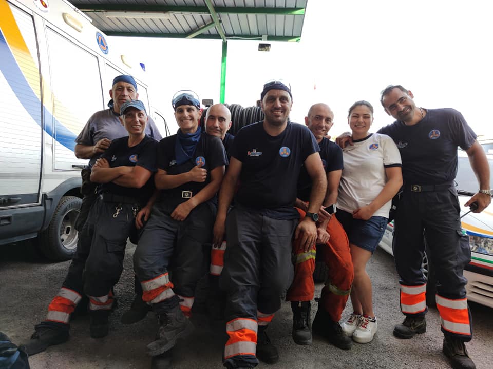 I volontari della Protezione Civile nella foto pubblicata da Paola Villa