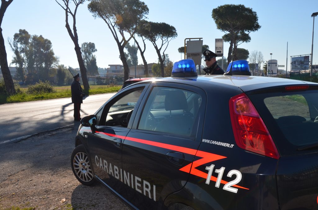 Carabinieri di latina durante un posto di controllo