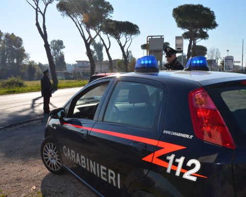 Carabinieri di latina durante un posto di controllo