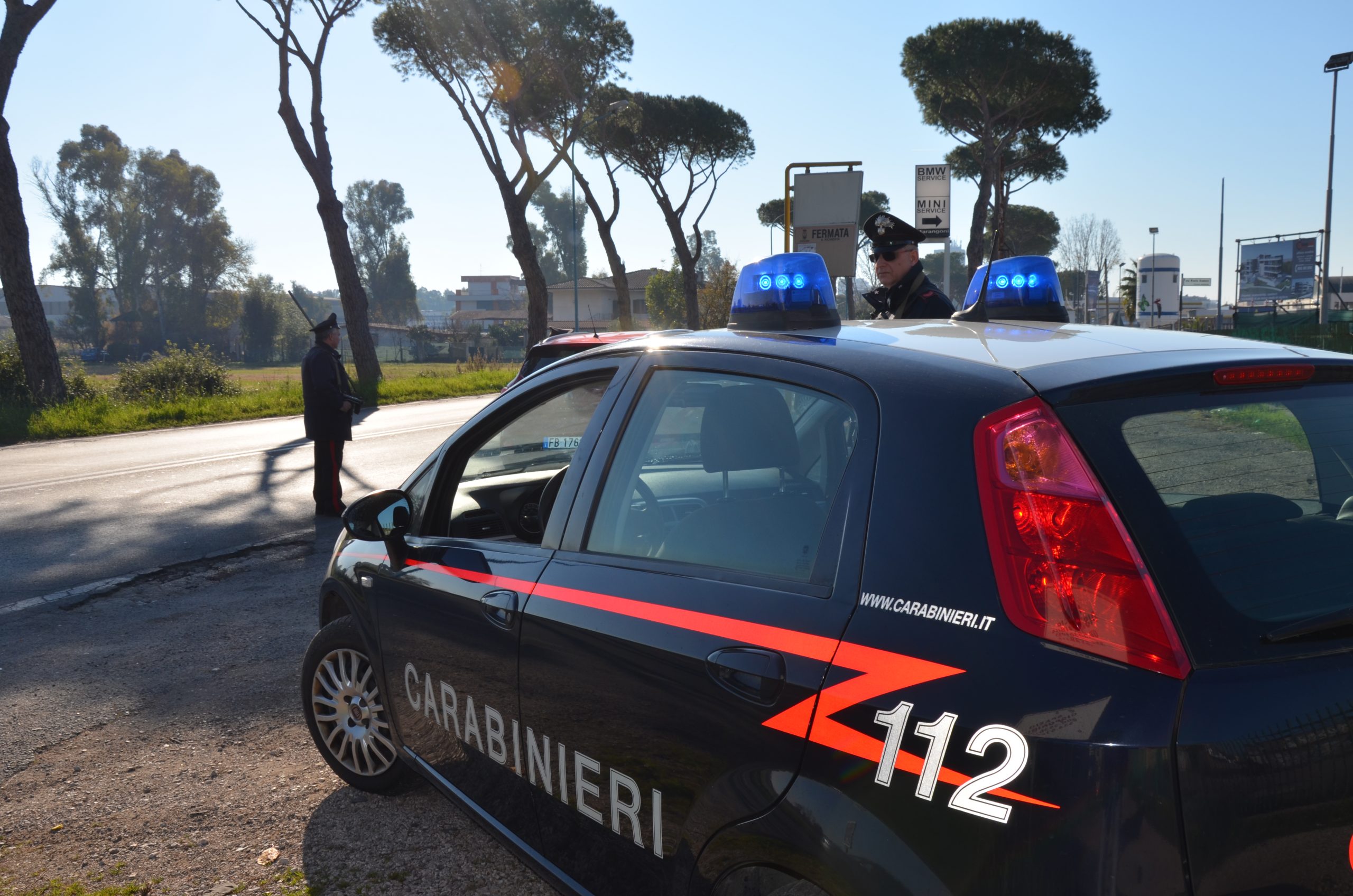 Carabinieri di latina durante un posto di controllo