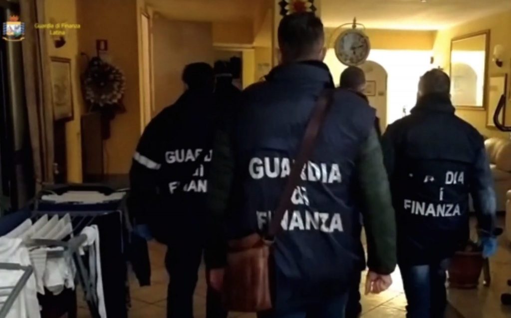 Il blitz dei finanzieri a Villa Serena, Terracina