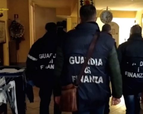 Il blitz dei finanzieri a Villa Serena, Terracina