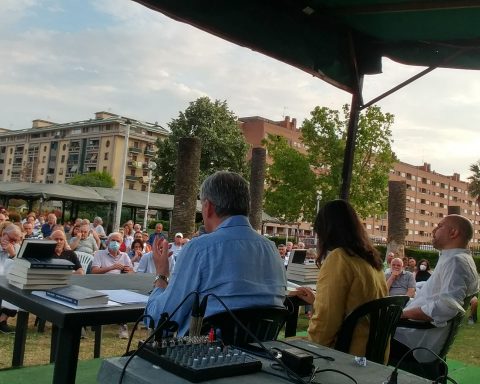 La presentazione del libro "Storie nascoste di Latina" presso l'Evergreen a Latina