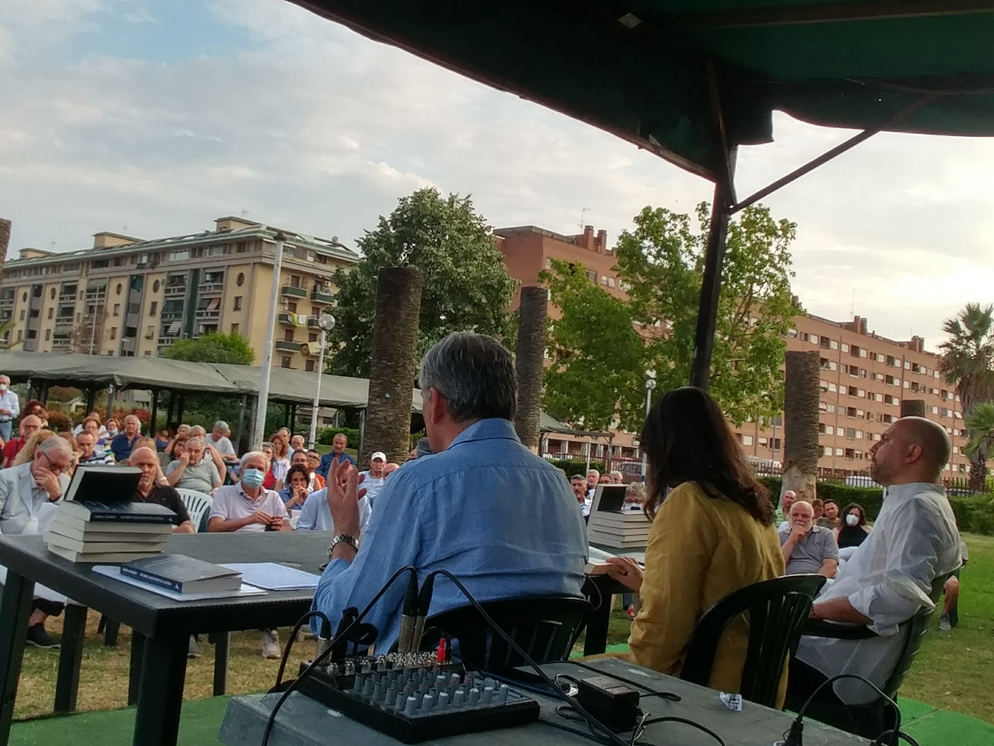 La presentazione del libro "Storie nascoste di Latina" presso l'Evergreen a Latina