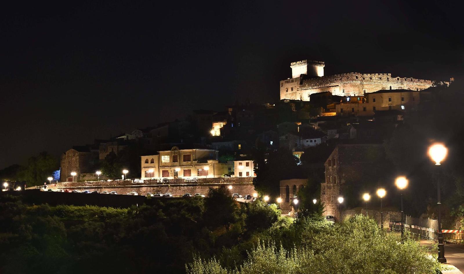 Sermoneta notte