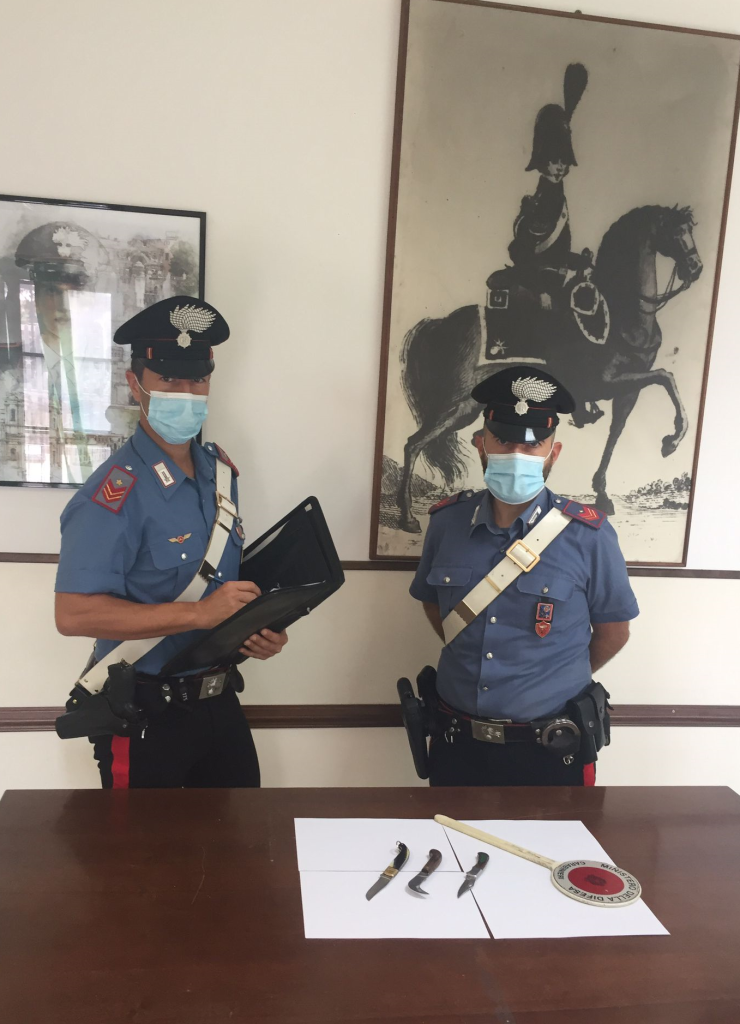 Coltelli sequestrati dai Carabinieri di Terracina