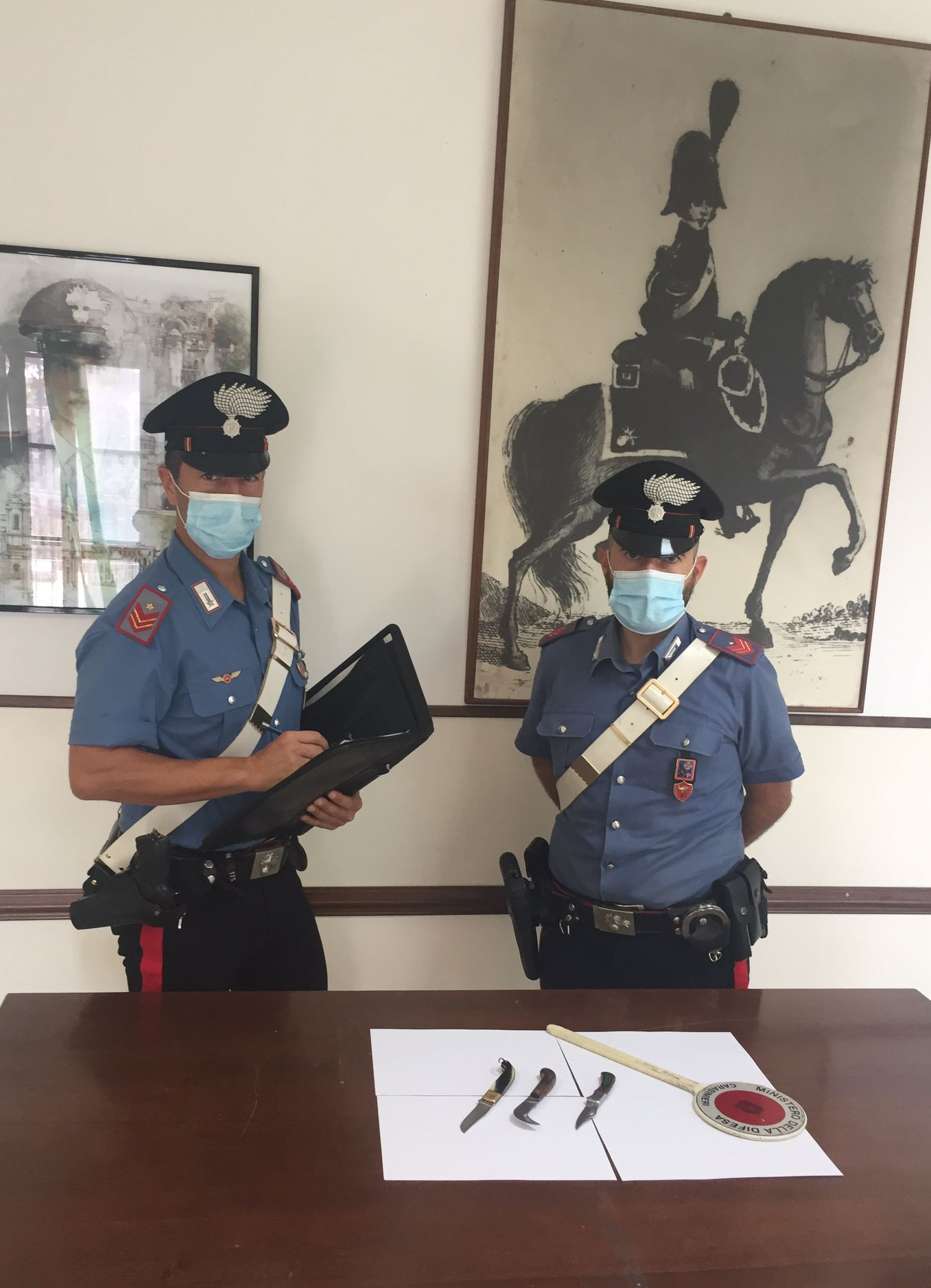 Coltelli sequestrati dai Carabinieri di Terracina