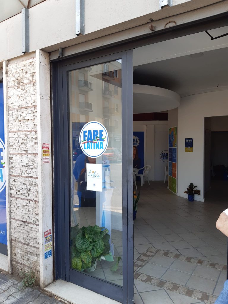 Il point elettorale di Annalisa Muzio dove è stato aggredito il candidato consigliere comunale Massimo Gibbini