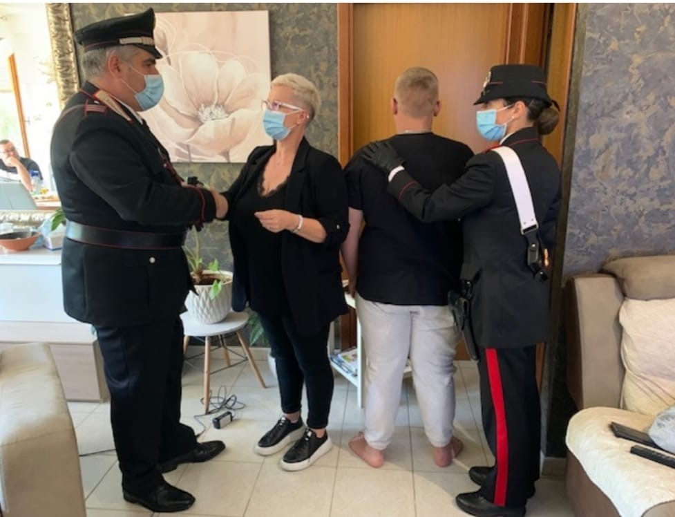 I Carabinieri di Aprilia con la madre del minore ritrovato