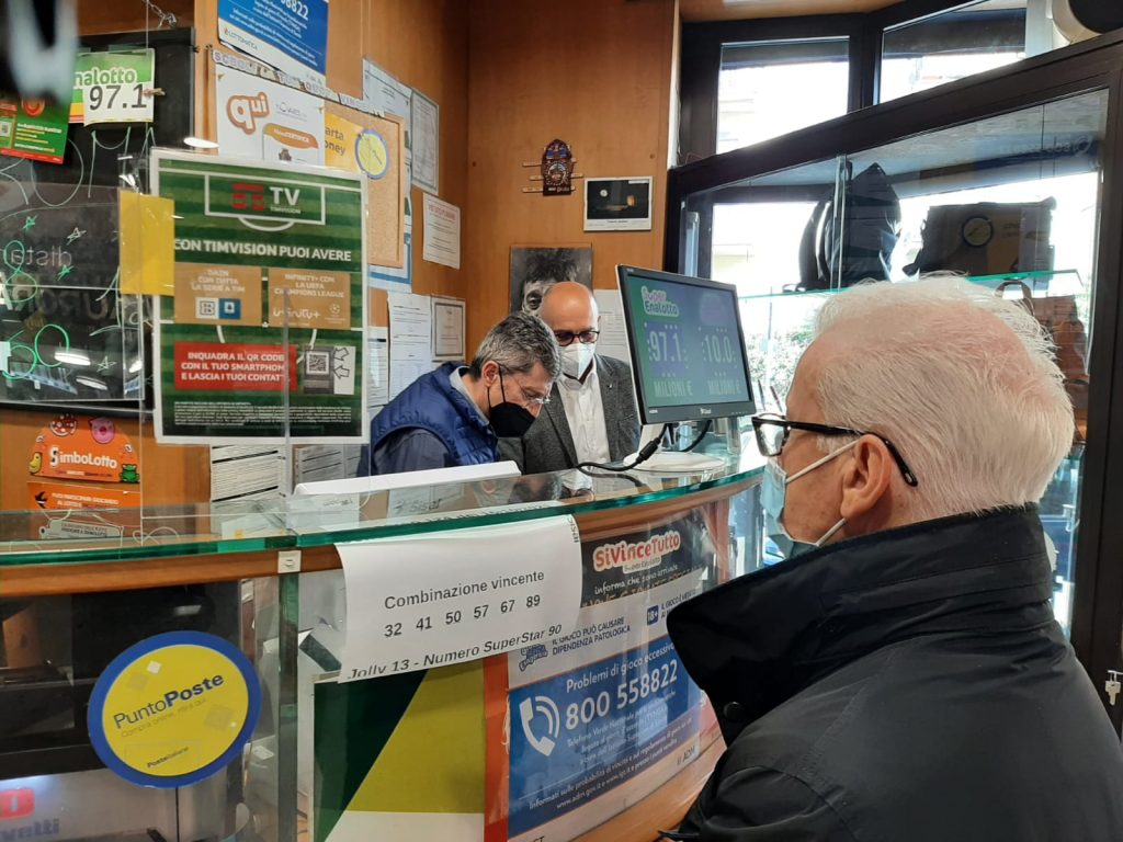 Sindaco di Fondi fa primo certificato