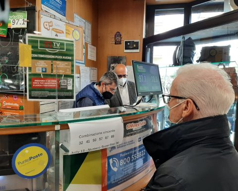 Sindaco di Fondi fa primo certificato