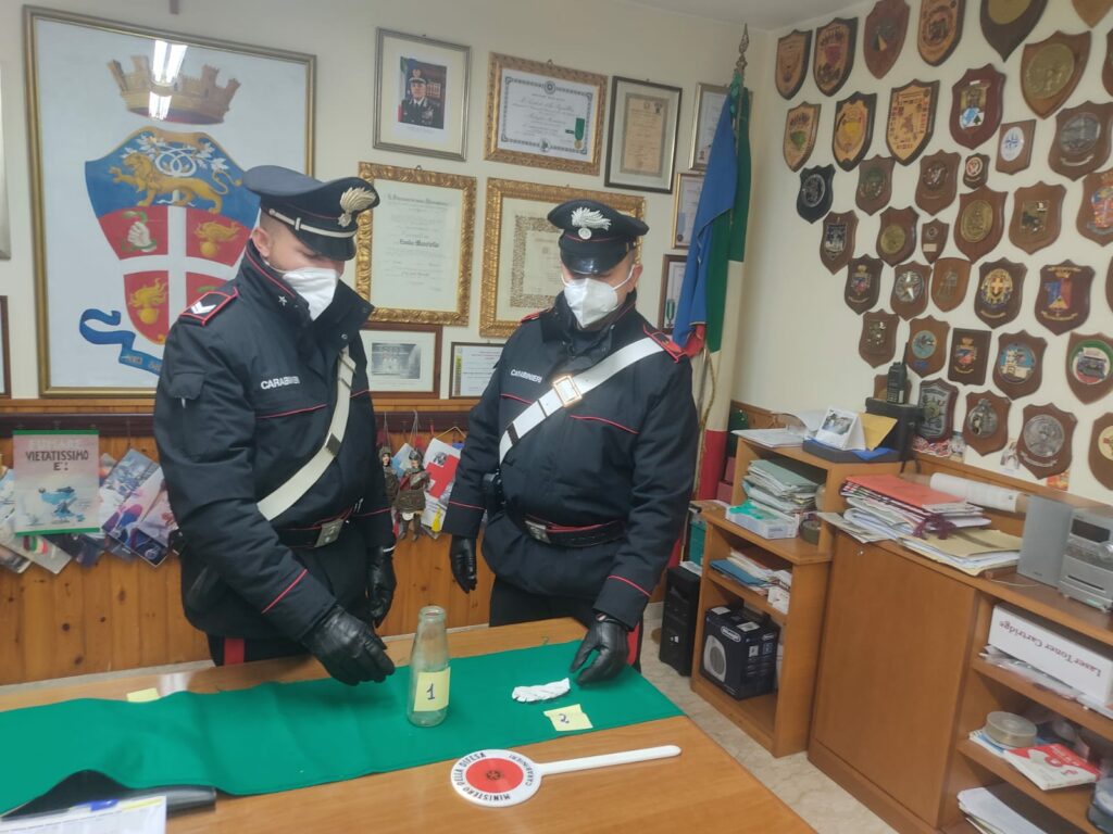 La bottiglia utilizzata nel corso della rissa
