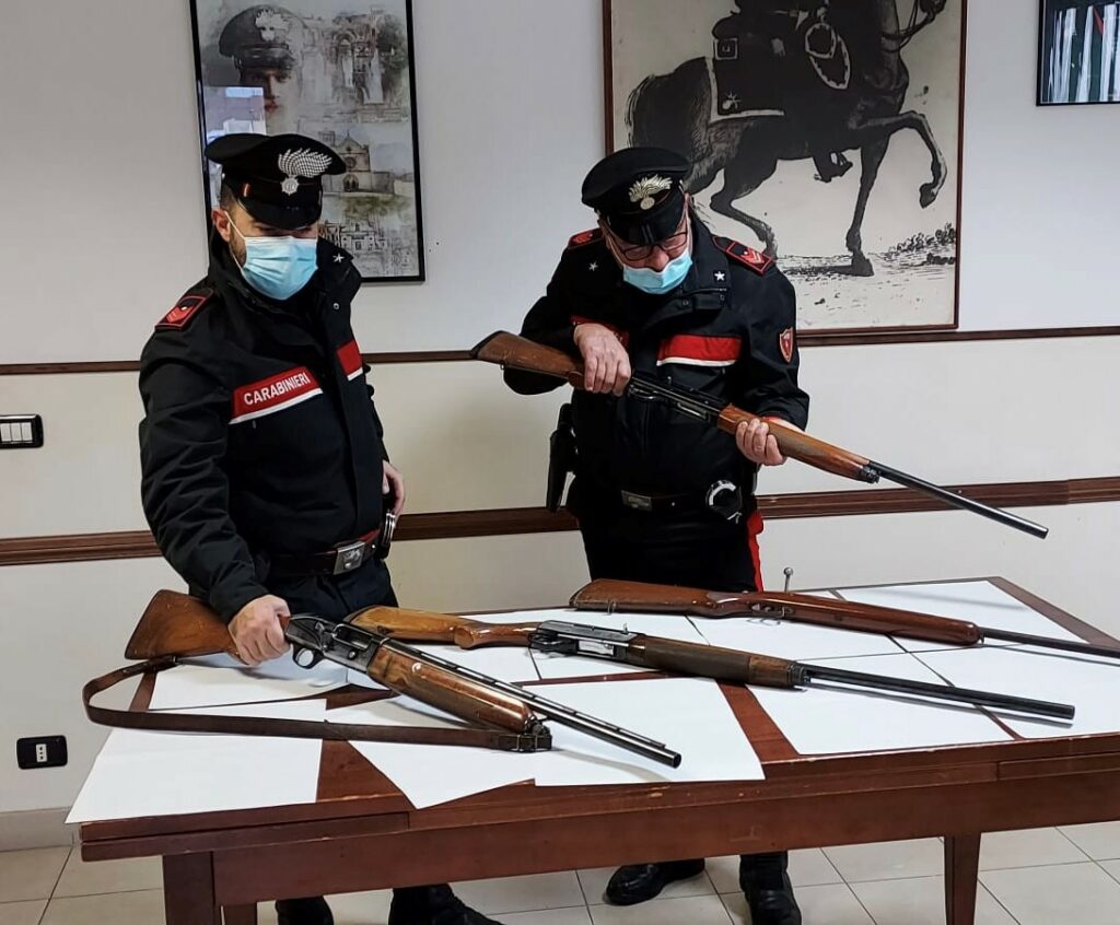 Le armi sequestrate dai Carabinieri di Terracina