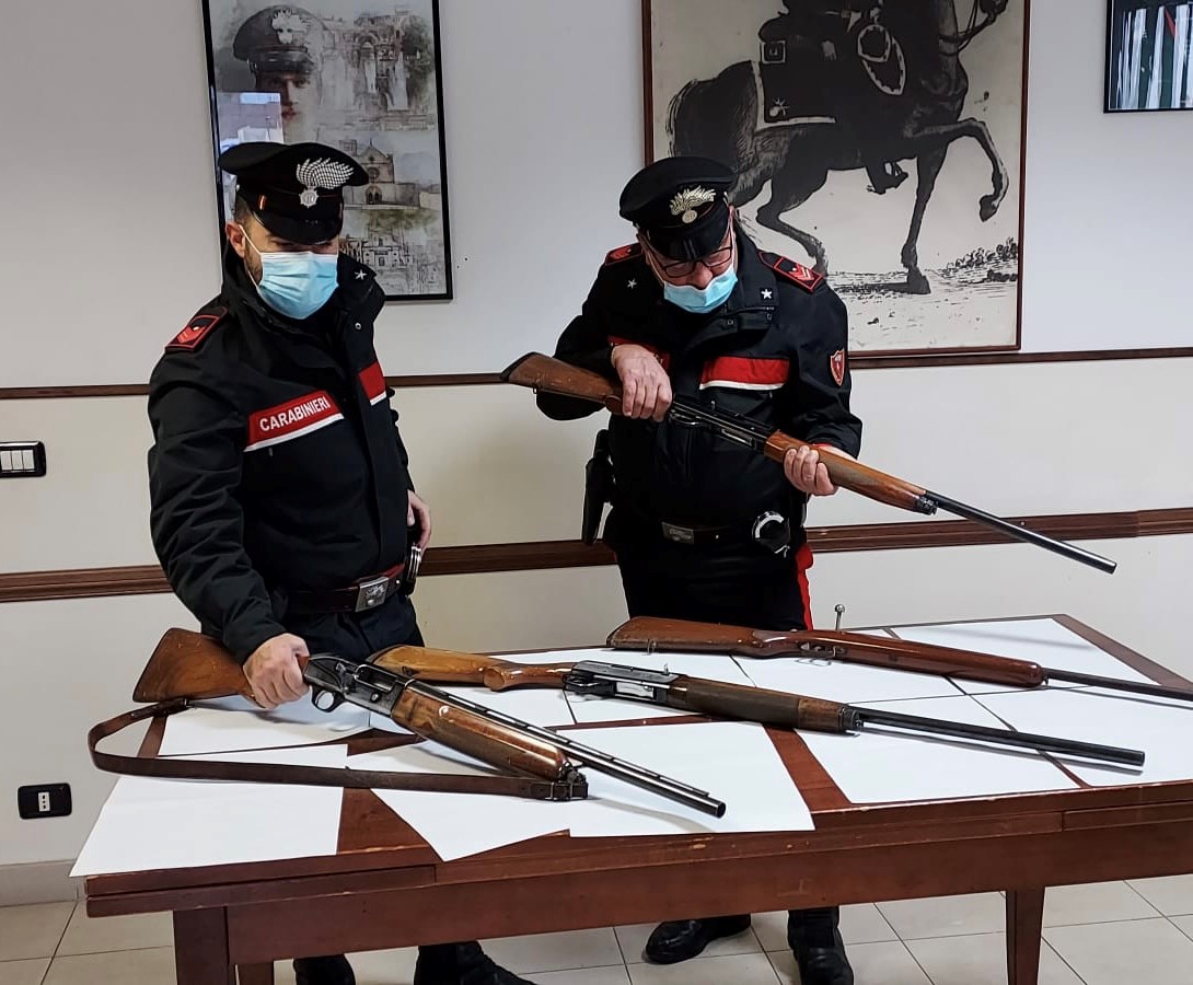 Le armi sequestrate dai Carabinieri di Terracina