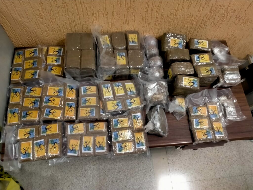 L'hashish trovato nella disponibilità del 36enne rumeno: circa 17 chili