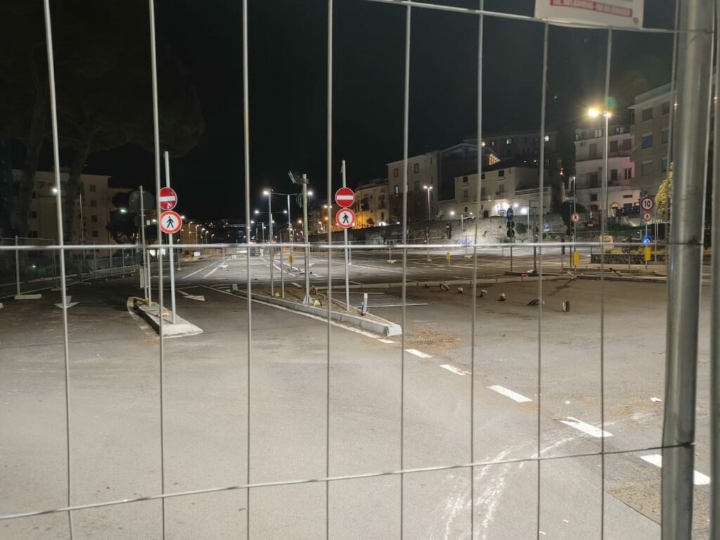 L'area all'ex stazione di Gaeta chiusa dal privato