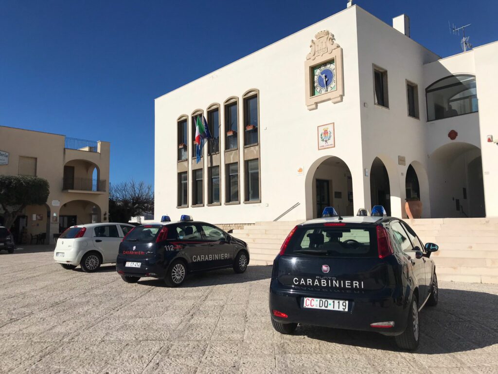 Carabinieri al Comune di Sperlonga