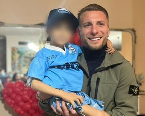 Il piccolo Alessio con Ciro Immobile